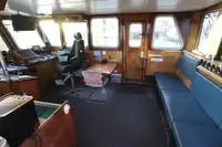 Tàu kéo lưới để bán
