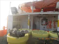 Tàu chở thủy thủ đoàn để bán