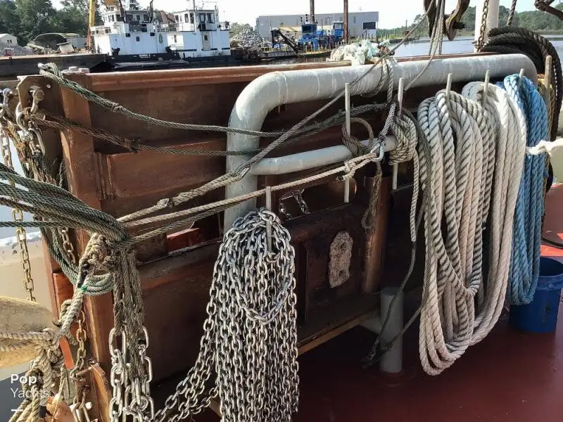 Tàu kéo lưới để bán