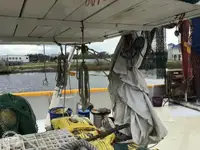 Tàu kéo lưới để bán
