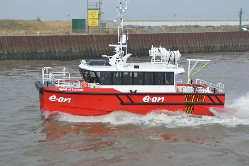 Tàu hai thân để bán