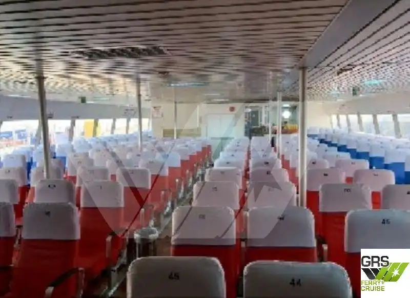 Tàu du lịch để bán