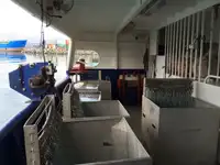 Tàu kéo lưới để bán