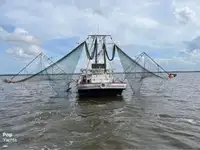 Tàu kéo lưới để bán