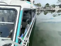 Tàu du lịch để bán