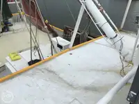 Tàu kéo lưới để bán