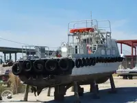 Tàu chở thủy thủ đoàn để bán