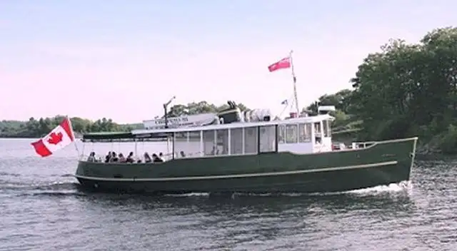 Tàu chở khách để bán