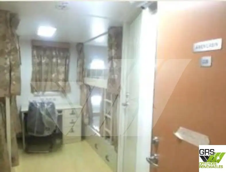Sà lan chở người để bán