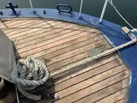 Tàu dẫn đường để bán