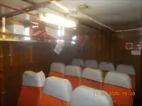 Tàu chở thủy thủ đoàn để bán