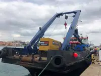 Tàu làm việc để bán
