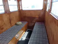 Tàu làm việc để bán
