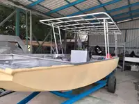 Tàu làm việc để bán