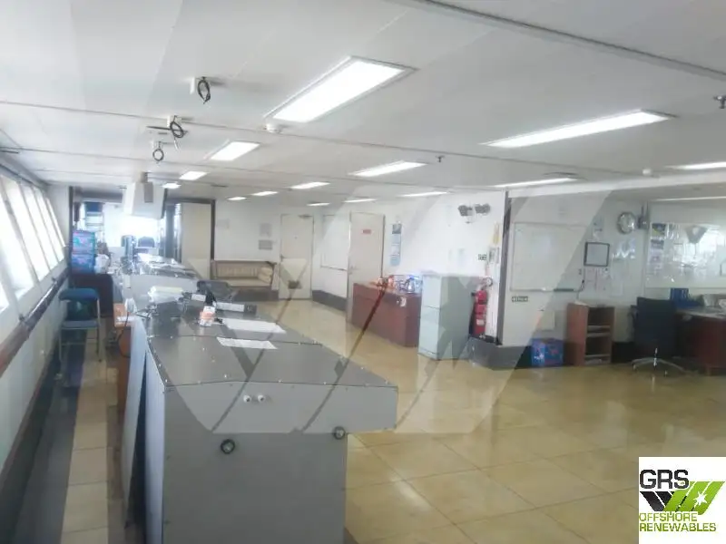 Sà lan chở người để bán