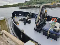 Tàu làm việc để bán