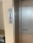 Tàu chở khách và hàng hóa để bán