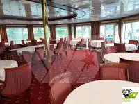 Sà lan chở người để bán