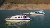 Tàu du lịch để bán