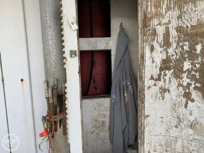 Tàu câu dài để bán