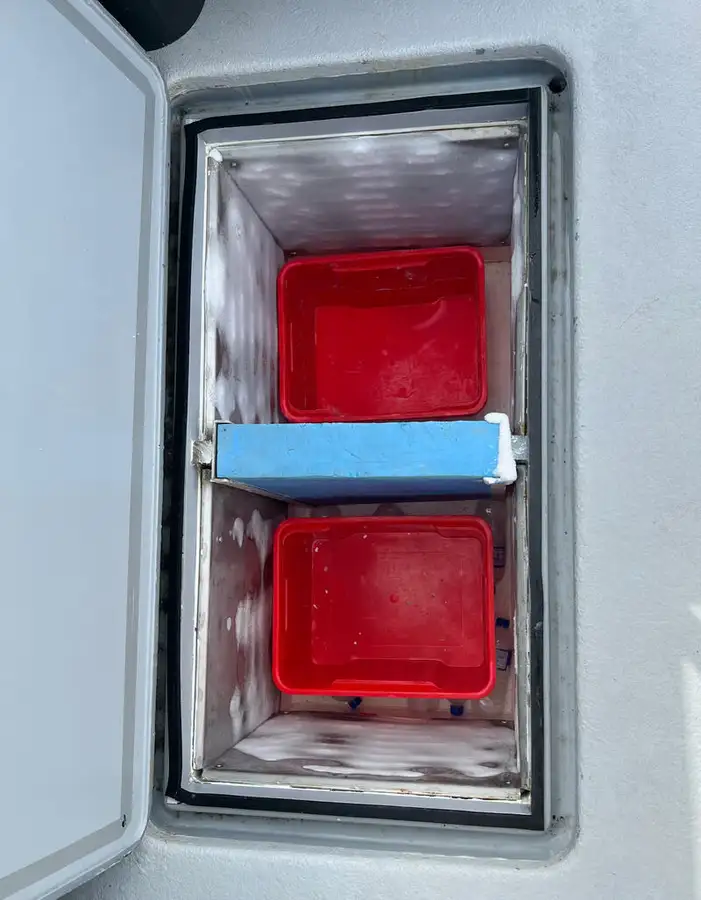 Tàu nghiên cứu để bán