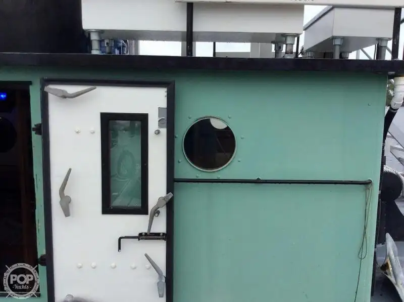 Tàu kéo để bán