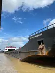 Tàu đổ bộ, chở hàng để bán