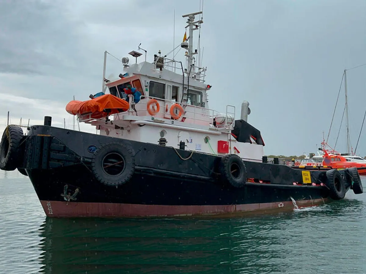 Tàu kéo để bán
