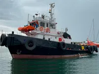 Tàu kéo để bán