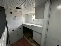 Tàu kéo lưới để bán