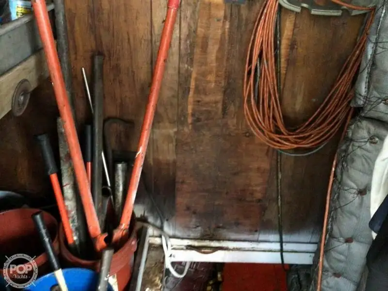 Tàu kéo lưới để bán