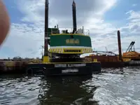 Tàu nạo vét để bán