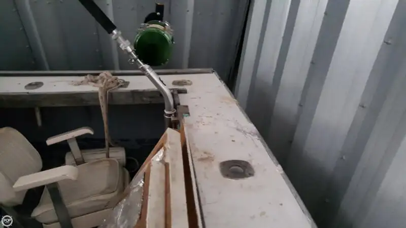 Tàu kéo lưới để bán
