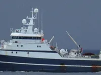 Tàu kéo lưới để bán