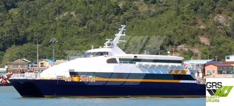 Tàu du lịch để bán