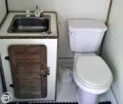 Tàu du lịch để bán
