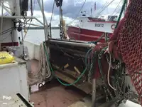 Tàu kéo lưới để bán