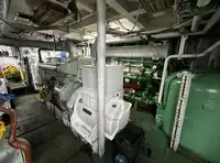 Tàu kéo lưới để bán