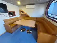 Tàu làm việc để bán