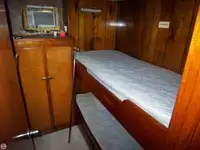 Tàu kéo để bán