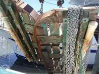 Tàu kéo lưới để bán