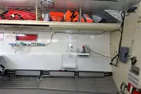 Tàu cứu hộ để bán