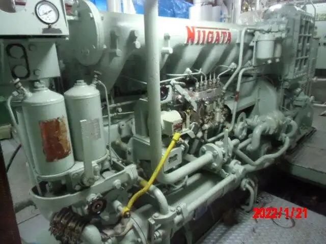 Tàu kéo lưới để bán