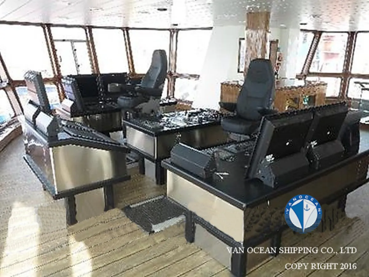 Tàu kéo lưới để bán
