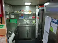 Tàu chở thủy thủ đoàn để bán