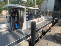 Tàu dẫn đường để bán