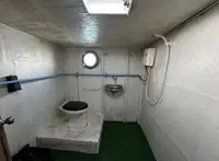 Tàu kéo lưới để bán