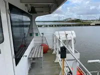 Tàu container để bán