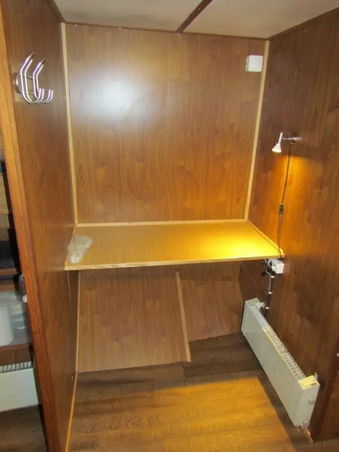 Tàu kéo để bán