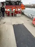 Tàu làm việc để bán